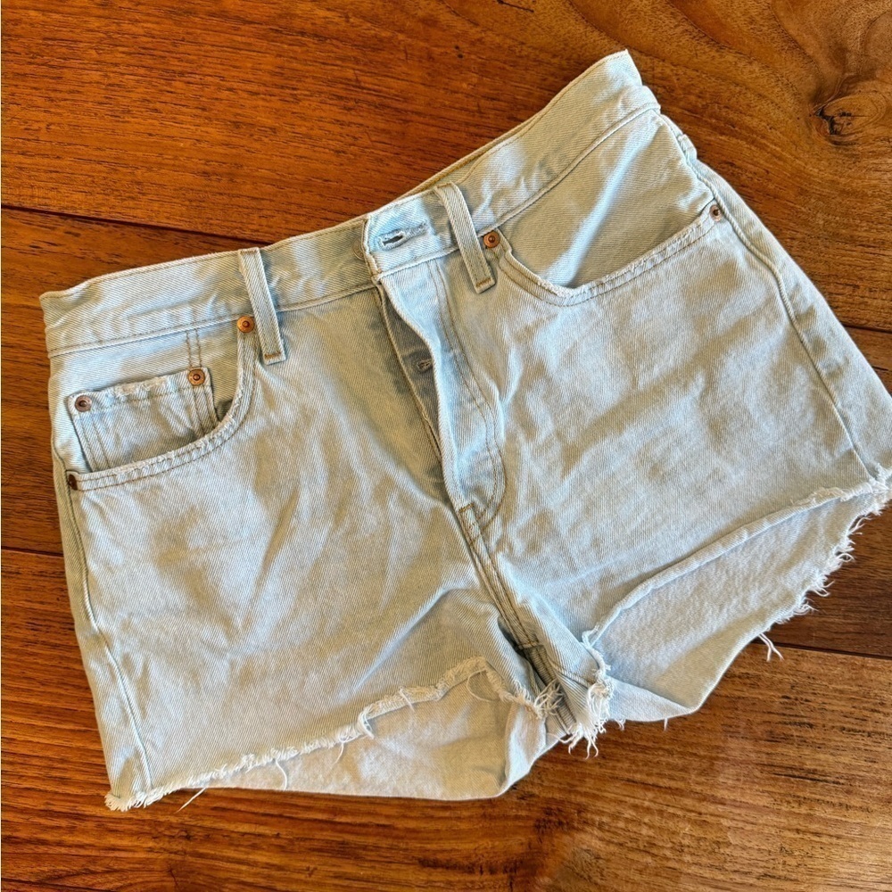 Levi’s Denim 501 Button Fly Washed Frayed Edge Five Pocket / W28
